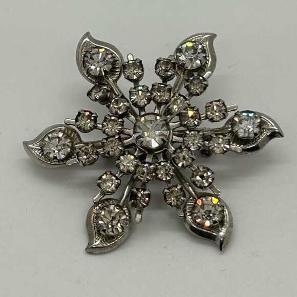 Vintage Rhinestone Snowflake Brooch Starburst Mid-Century Silver-Tone Rivet Set - Picture 10 of 10